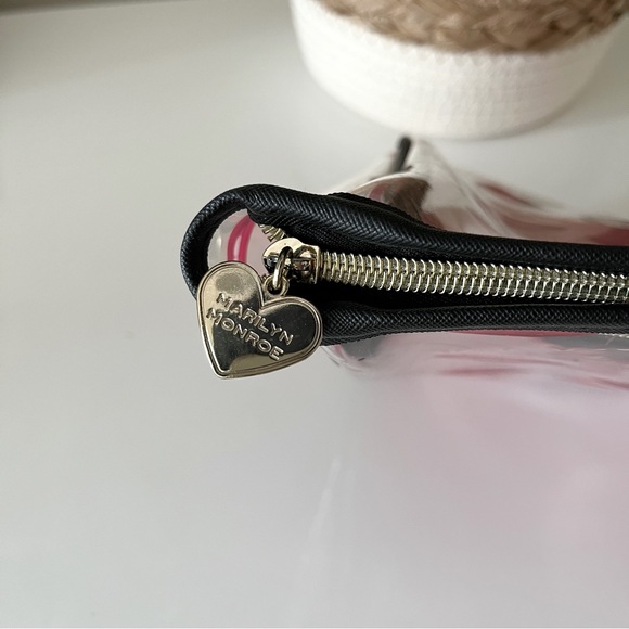 Marilyn Monroe Cosmetic Bag Set - Picture 3 of 5